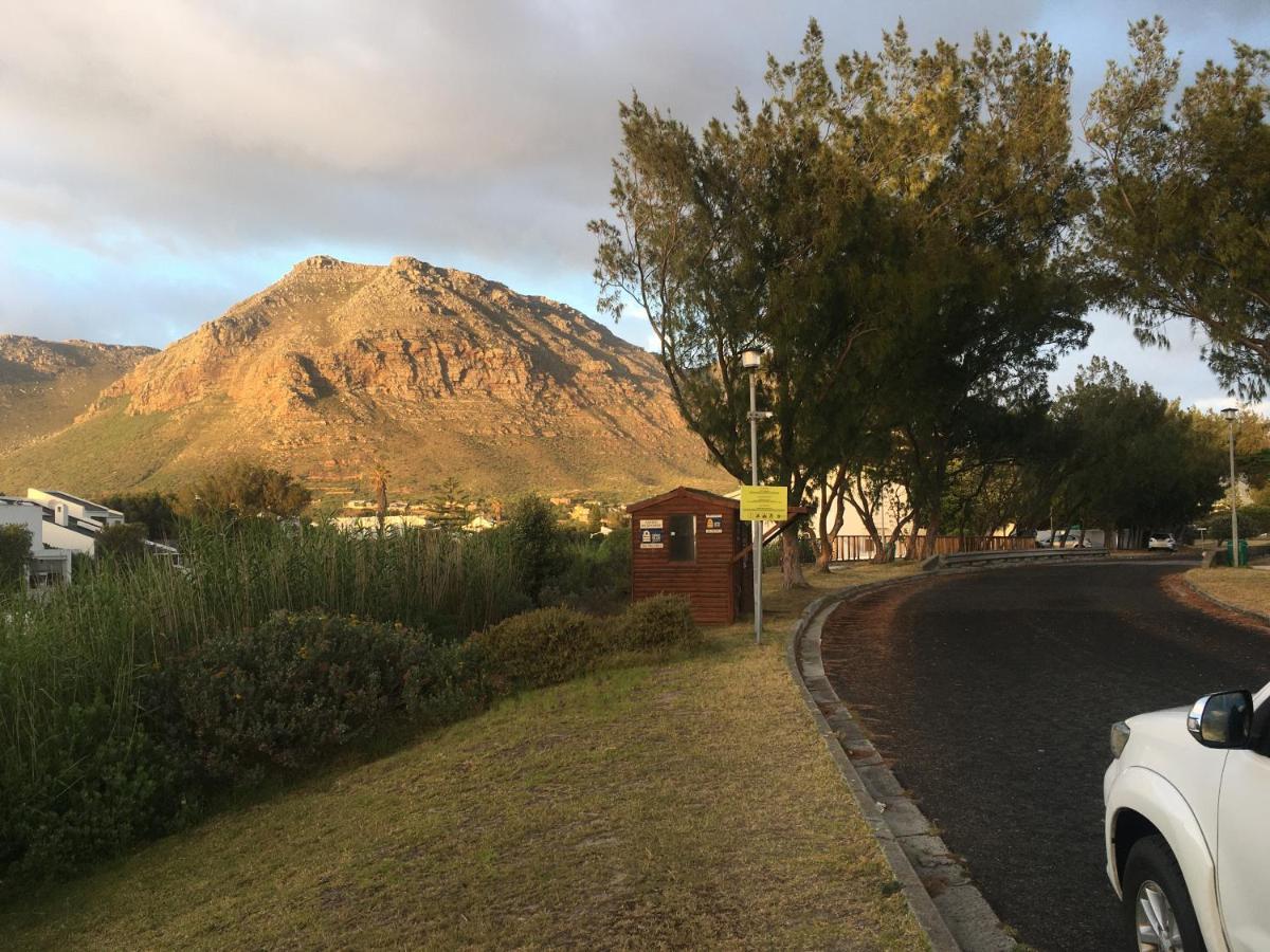 Admiralty Bed & Breakfast Muizenberg Esterno foto